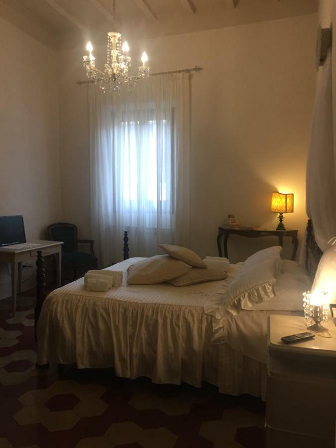 Suite Apartament มอนเตวาร์คี ภายนอก รูปภาพ